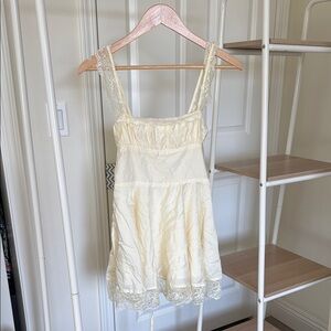 Chic Cream Lace Dress size small